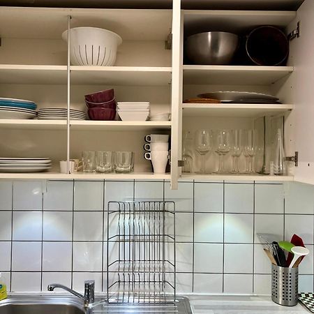 Central 2 bedroom flat in heart of Eaux-vives Genève Buitenkant foto